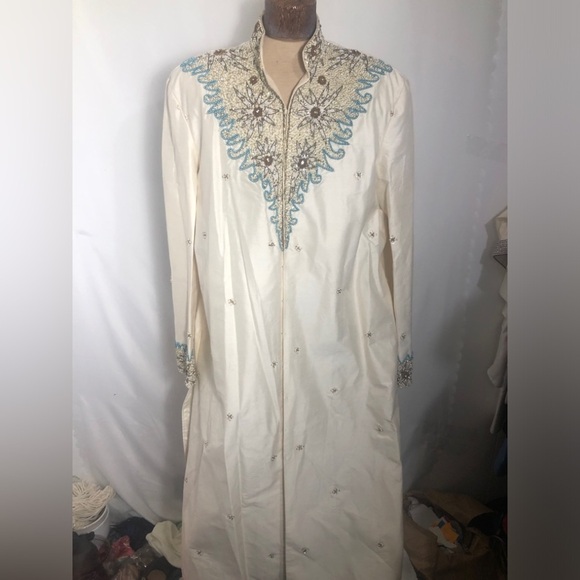 - Mens White Embellished Kurta with Pants - Picture 1 of 11